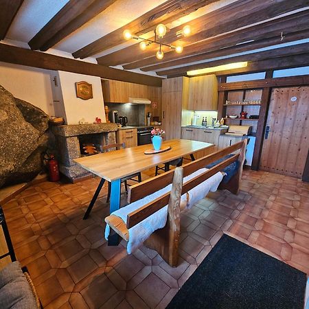 Petit Chalet Rustique Et Bucolique Bovernier Zewnętrze zdjęcie