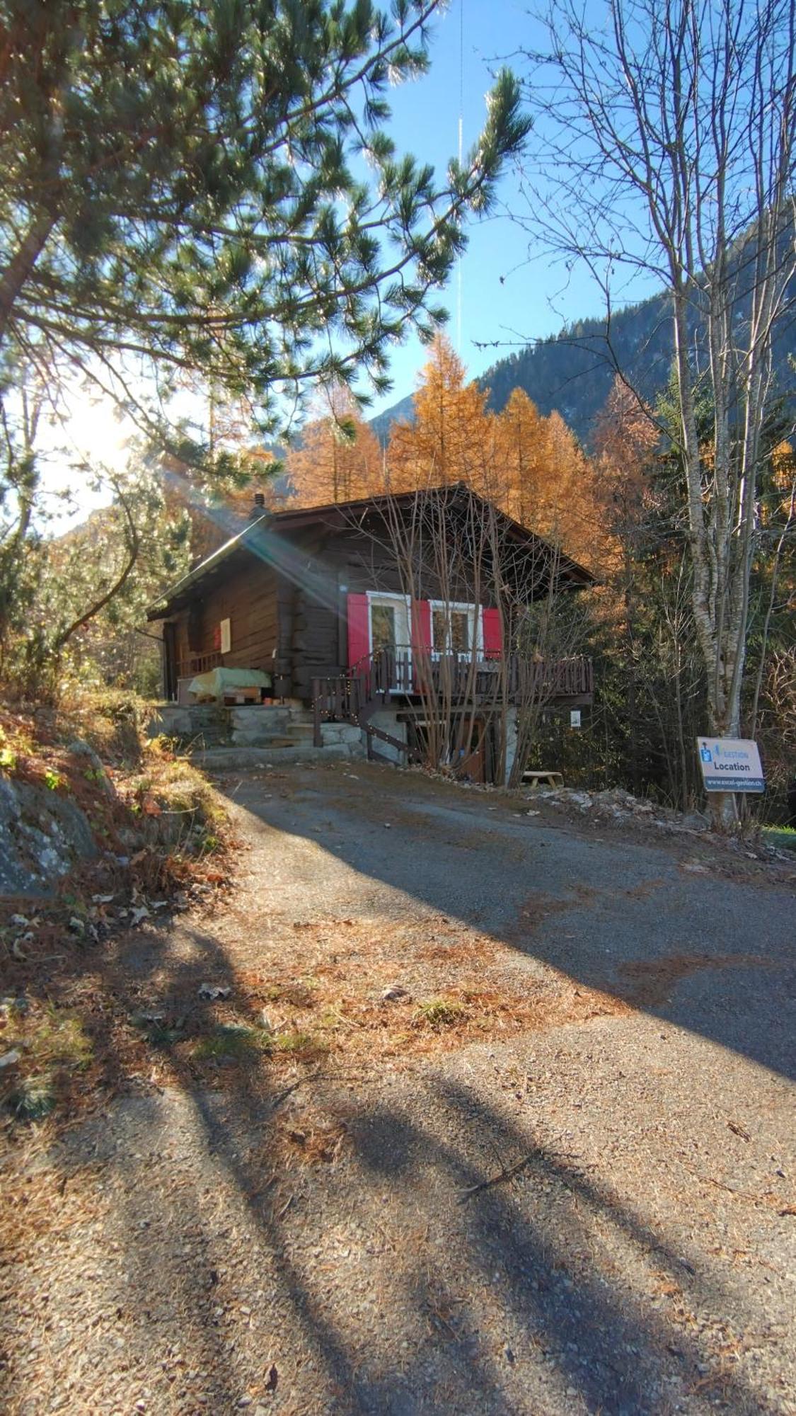 Petit Chalet Rustique Et Bucolique Bovernier Zewnętrze zdjęcie