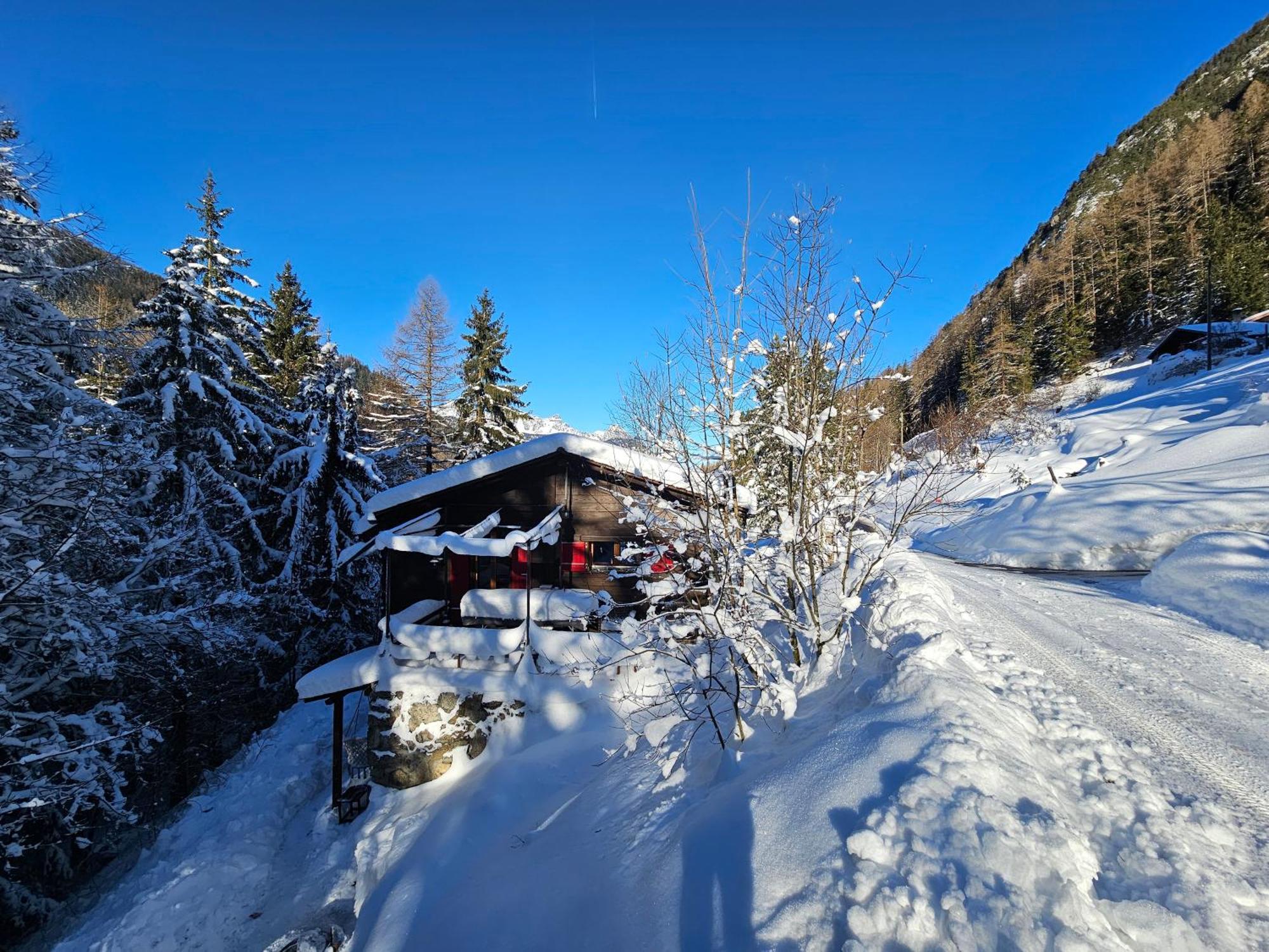 Petit Chalet Rustique Et Bucolique Bovernier Zewnętrze zdjęcie