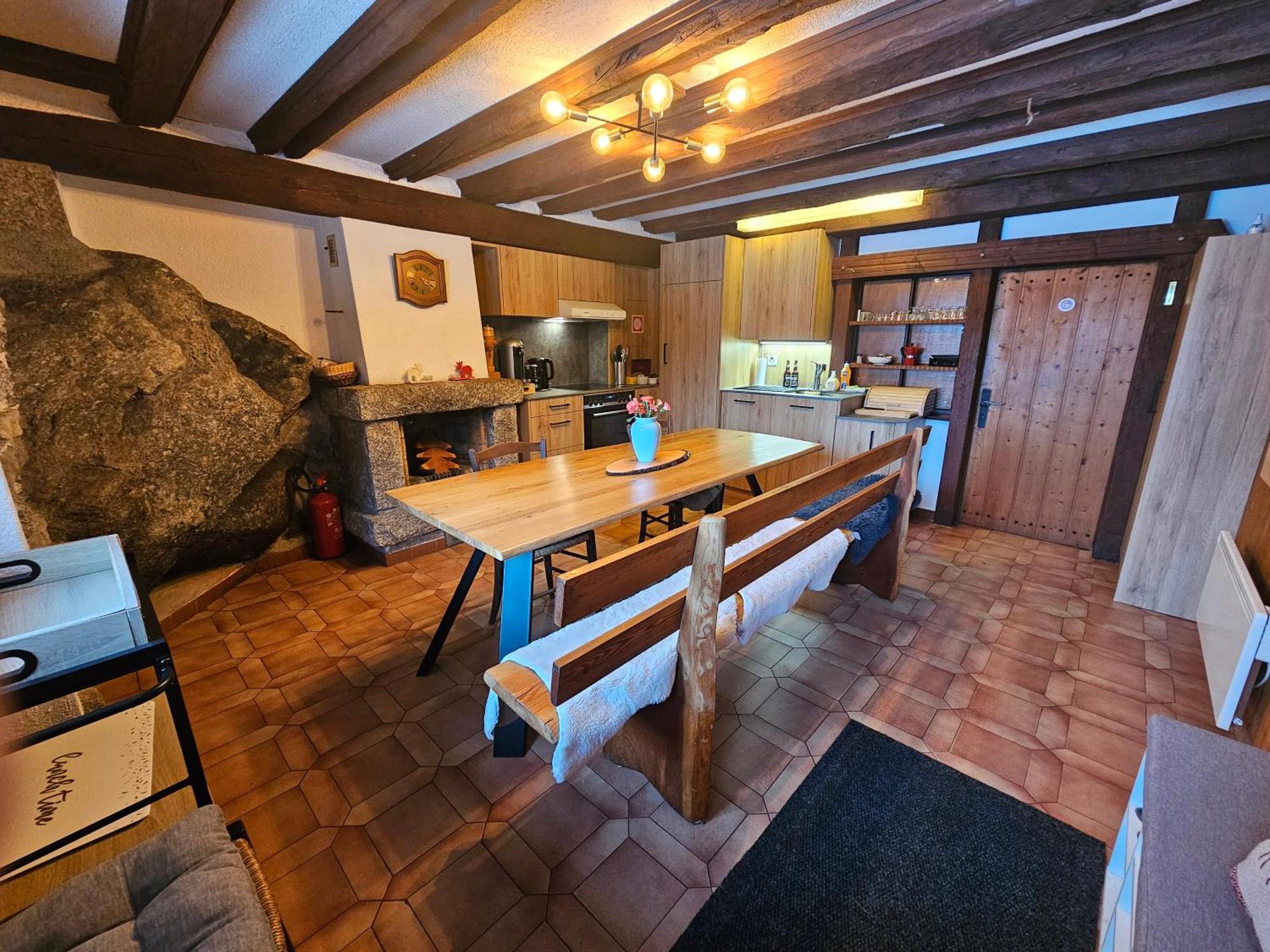 Petit Chalet Rustique Et Bucolique Bovernier Zewnętrze zdjęcie